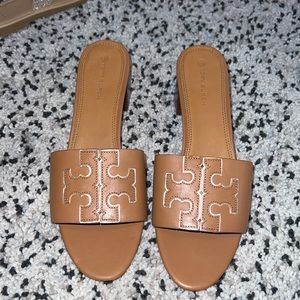 Tory Burch Slide On Sandals 🤍